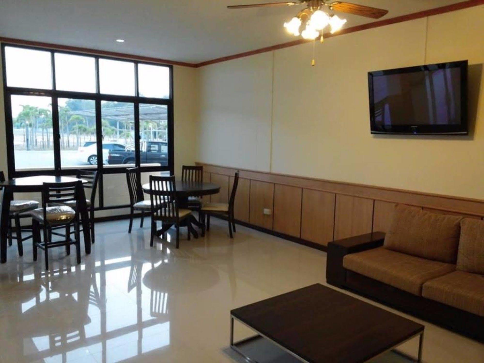 Lita Place Roi Et Exterior foto